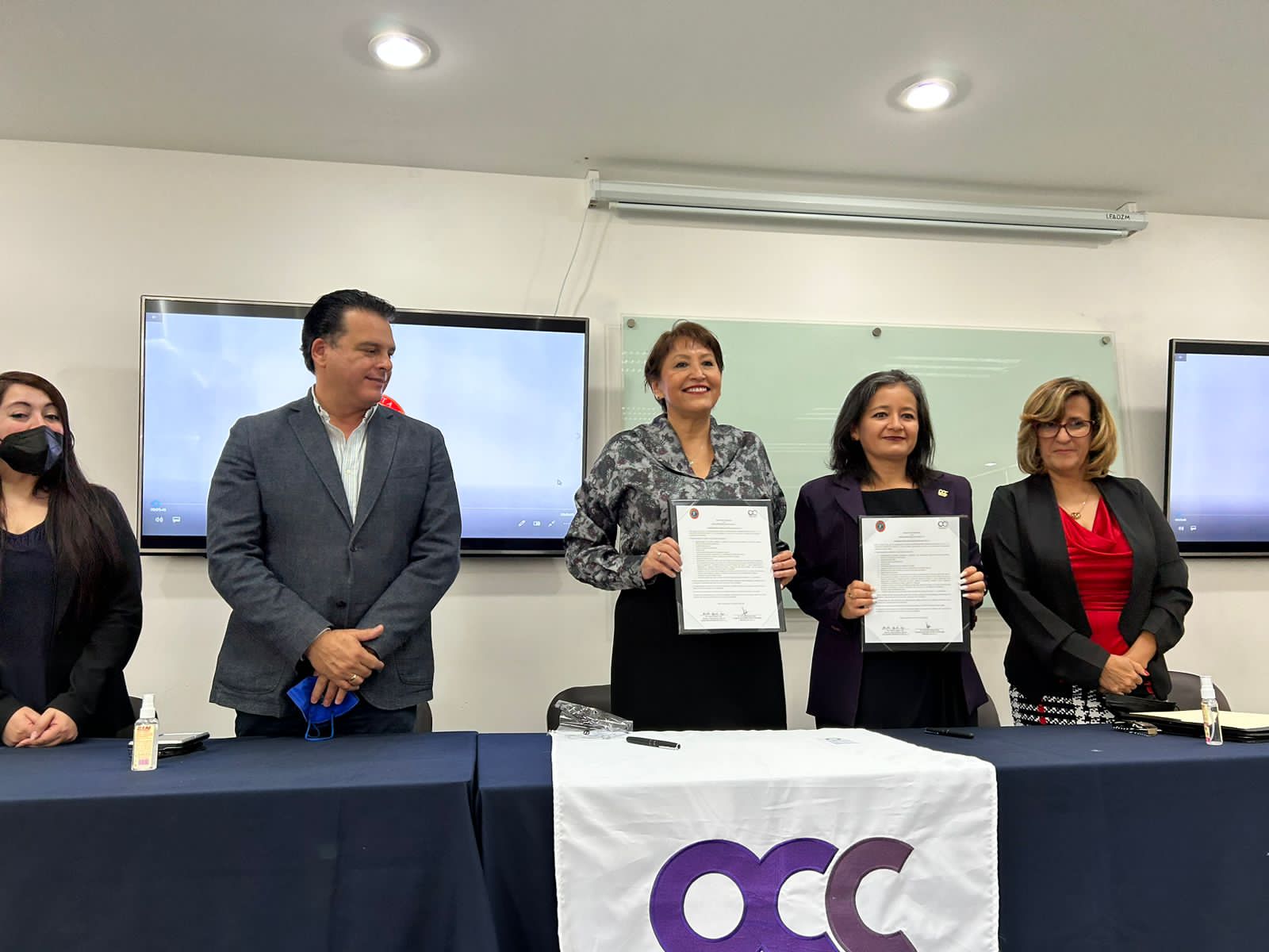 Firma-Convenio-UNI-DE-CELAYA