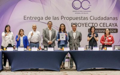 Firma del “Proyecto Celaya” a la candidata Libia Dennise García Muñoz Ledo.