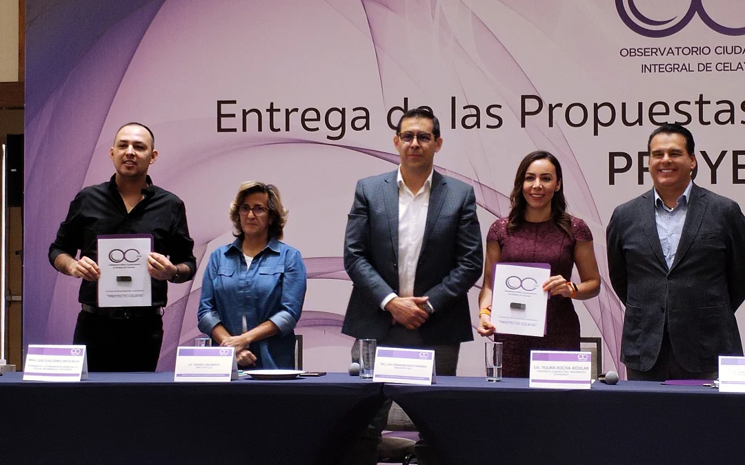 Firma del “Proyecto Celaya” a la candidata Yulma Rocha Aguilar